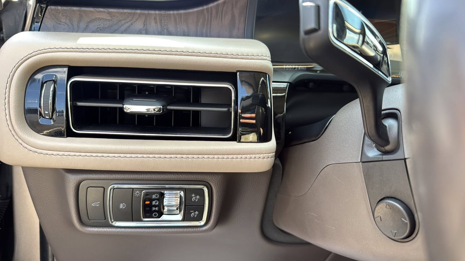 Used 2021 Lincoln Aviator Reserve w/ Equipment Group 202A AWD/4WD image 17