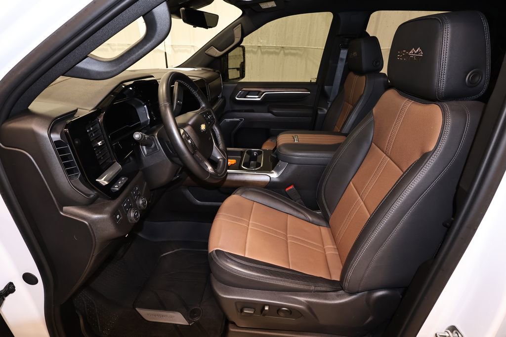 Used 2025 Chevrolet Silverado 2500 High Country w/ High Country Premium Package image 13