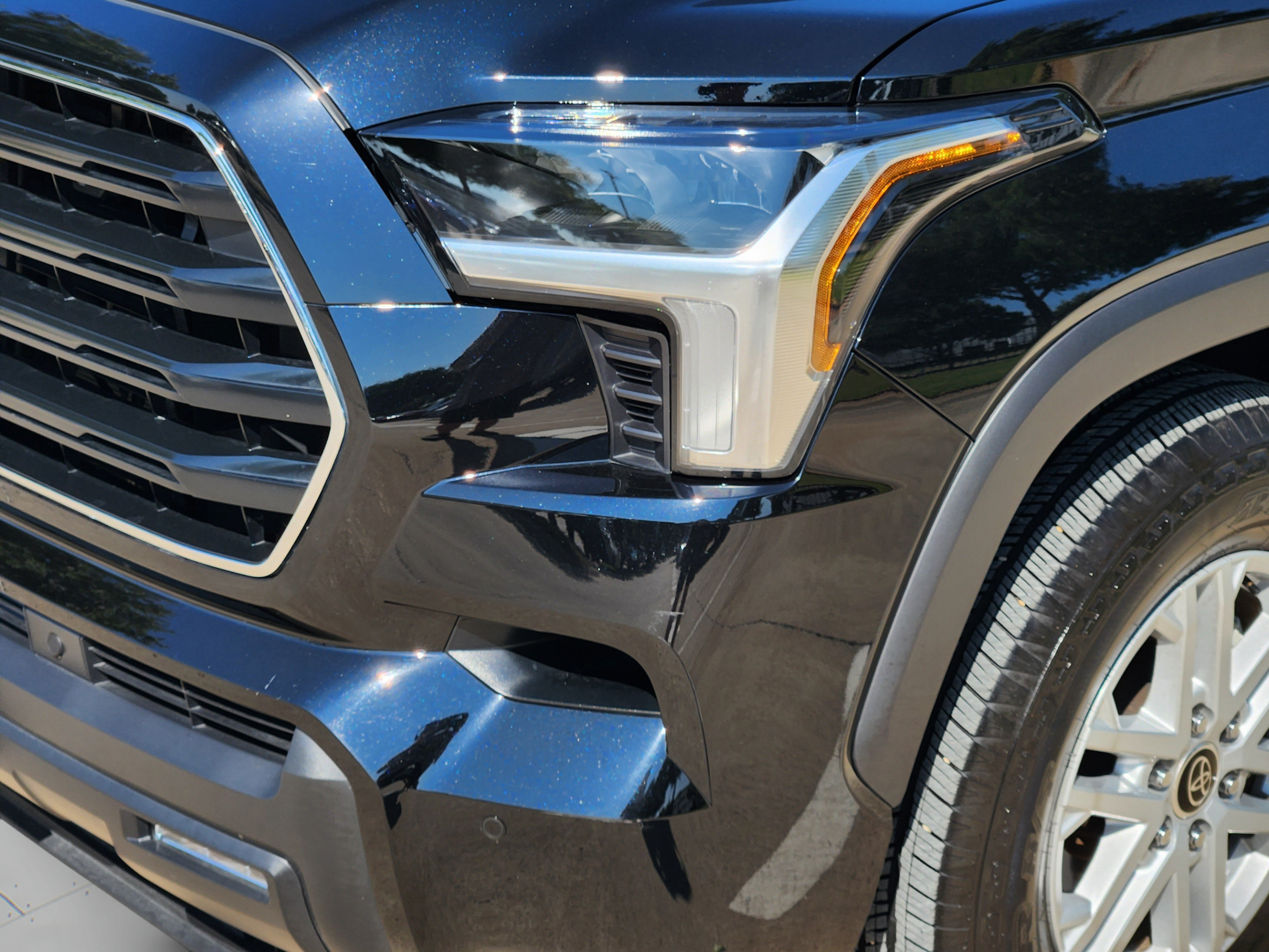 Used 2024 Toyota Sequoia SR5 w/ SR5 Premium Package AWD/4WD image 33