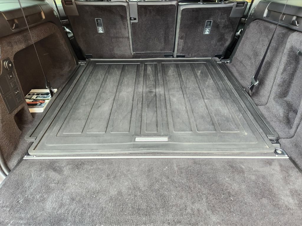 Used 2018 Land Rover Discovery HSE image 30