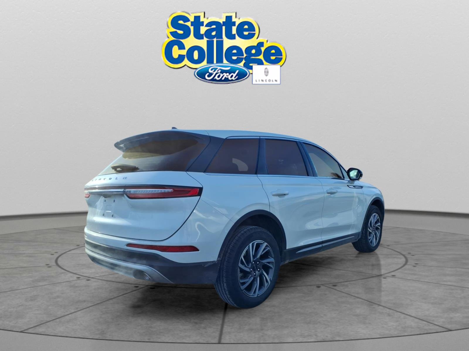 Used 2025 Lincoln Corsair AWD w/ Equipment Group 101A image 4