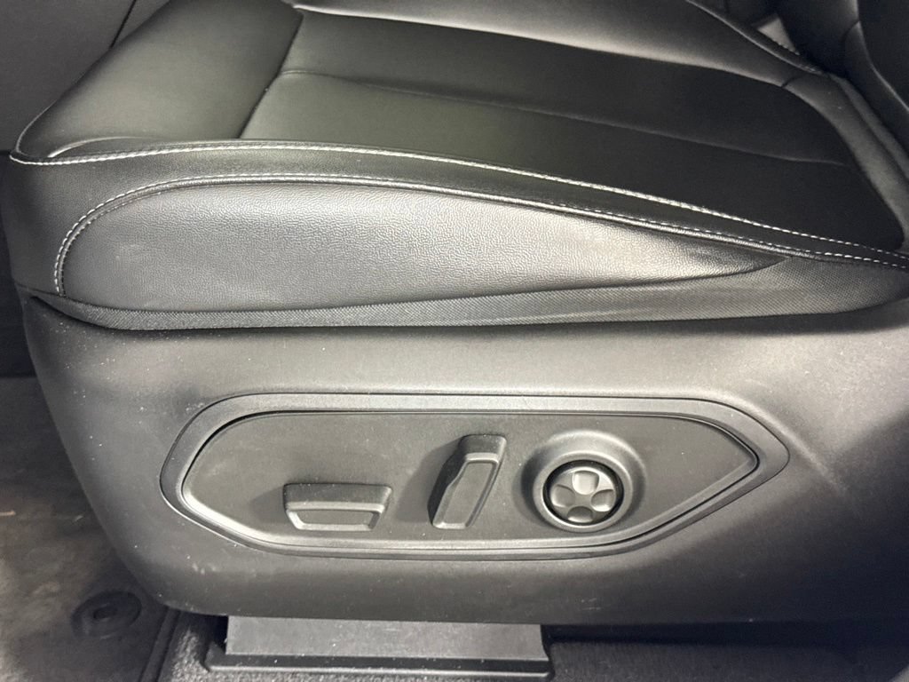 Certified 2023 Jeep Grand Cherokee Limited w/ Black Appearance Package AWD/4WD image 24