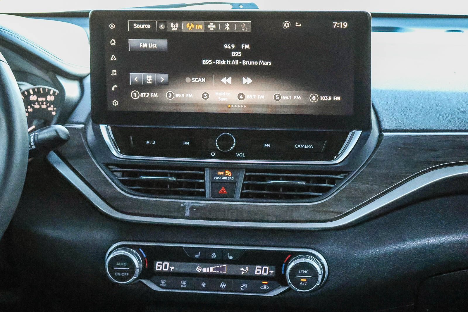 Used 2024 Nissan Altima 2.5 SL FWD image 20