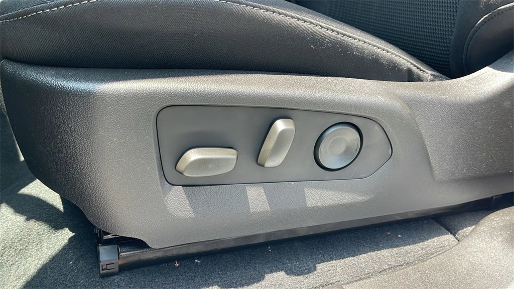 New 2025 GMC Canyon Elevation w/ Convenience Package image 11