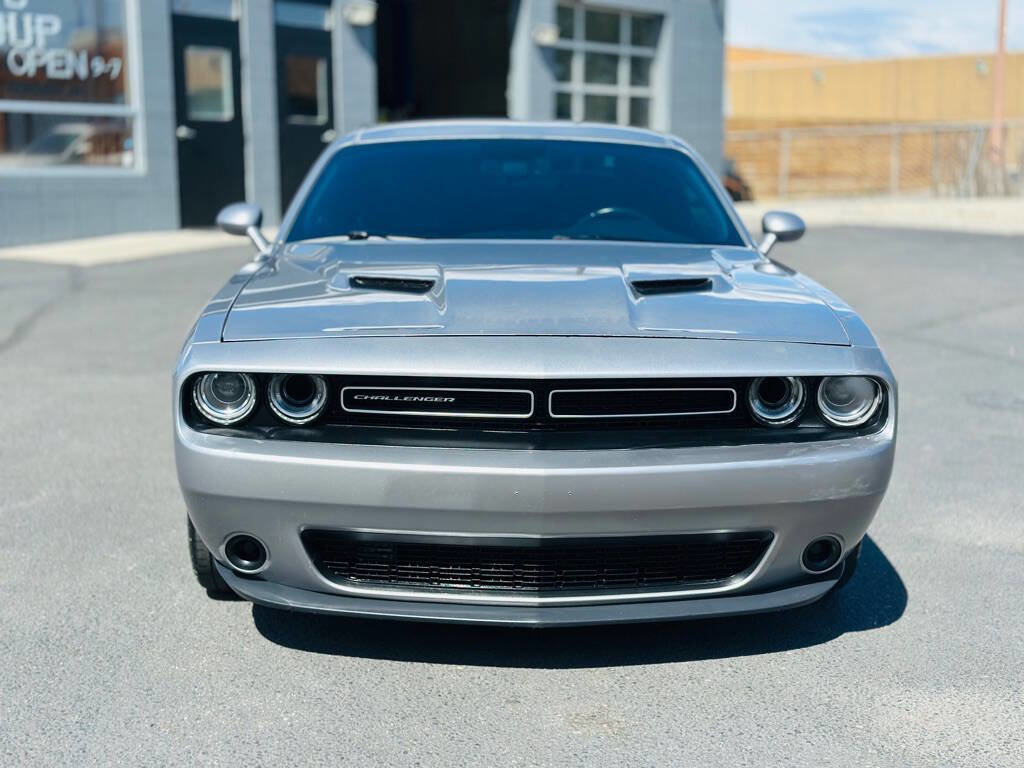 Used 2015 Dodge Challenger SXT RWD image 2
