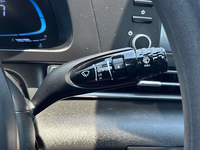 Used 2025 Hyundai Elantra SE FWD image 24
