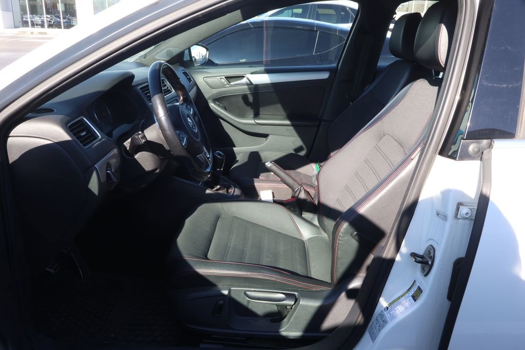 Used 2013 Volkswagen Jetta GLI image 8