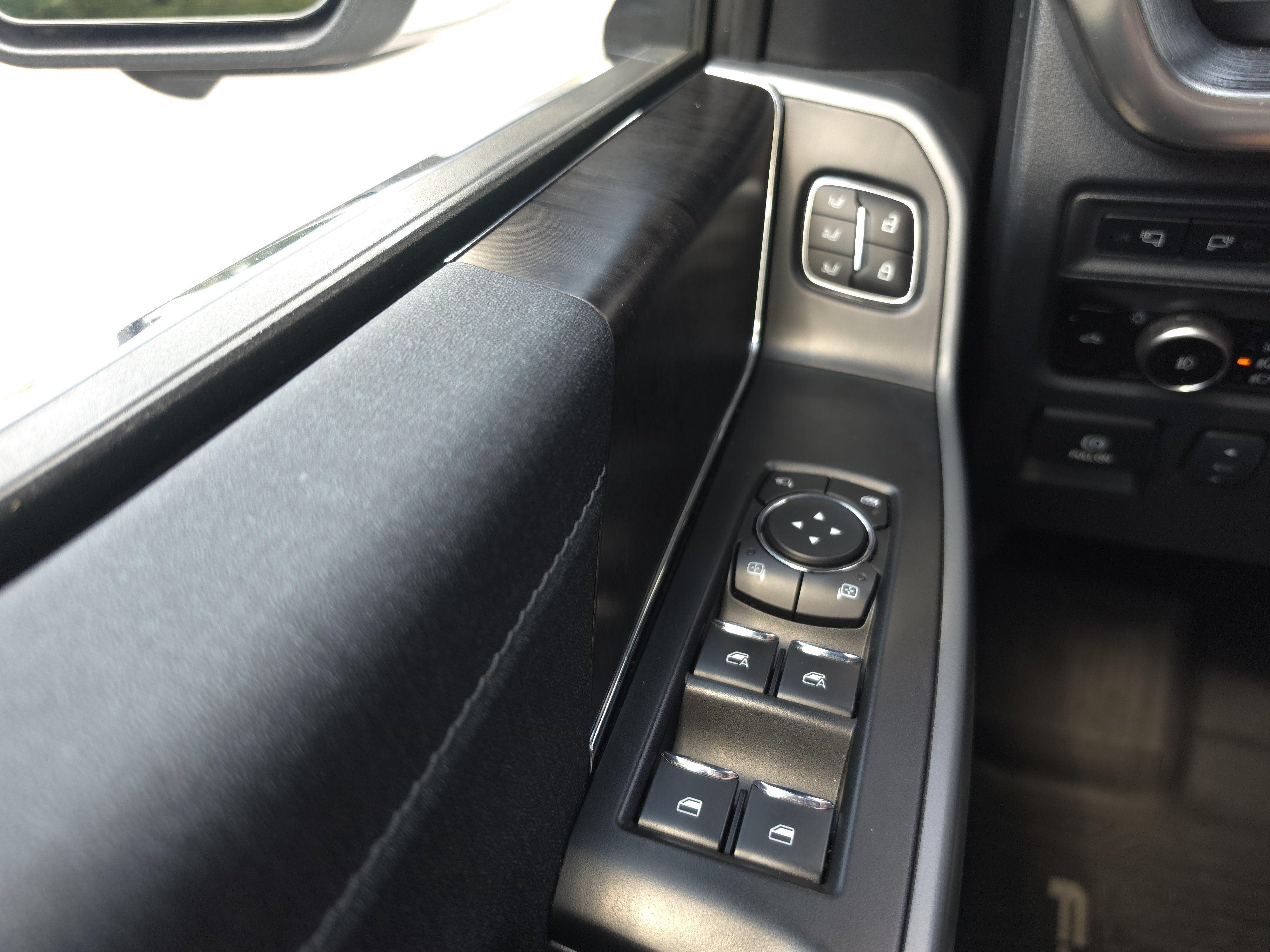 Used 2023 Ford F150 Lariat w/ Equipment Group 502A High AWD/4WD image 21
