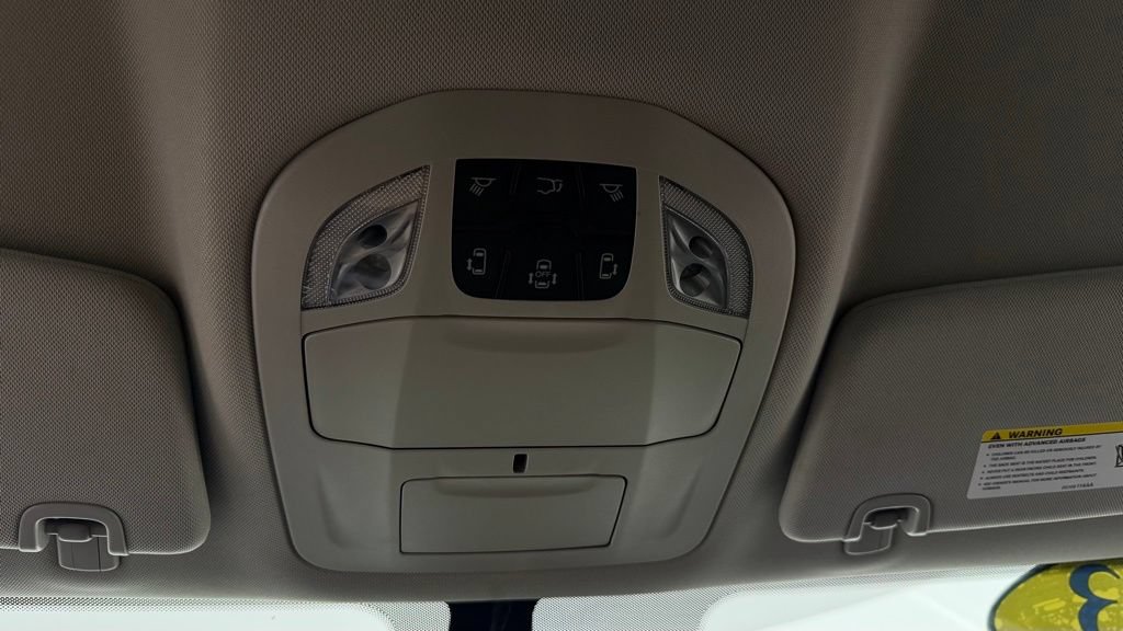 Used 2023 Chrysler Pacifica Touring-L FWD image 26