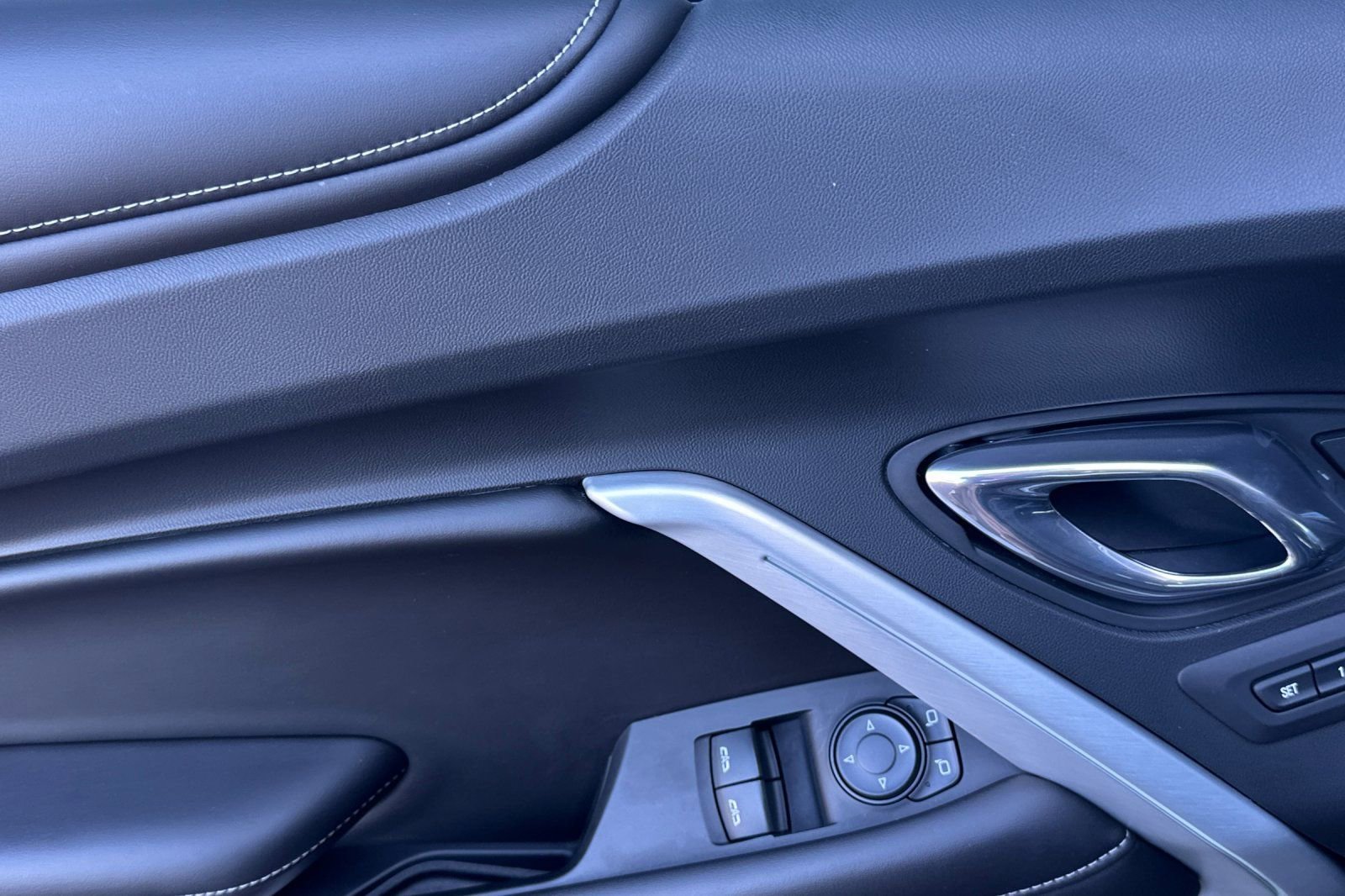 Used 2017 Chevrolet Camaro SS image 11