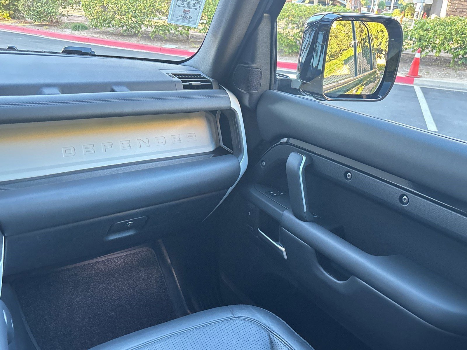 Certified 2025 Land Rover Defender 110 X-Dynamic SE image 29