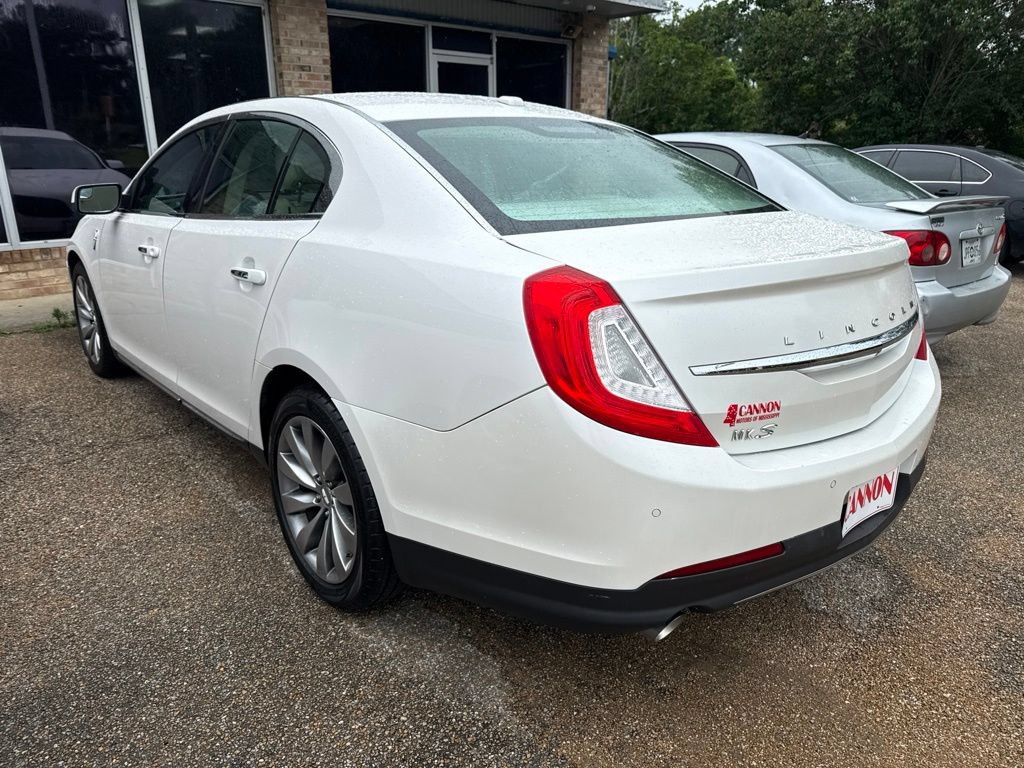 Used 2015 Lincoln MKS FWD image 4