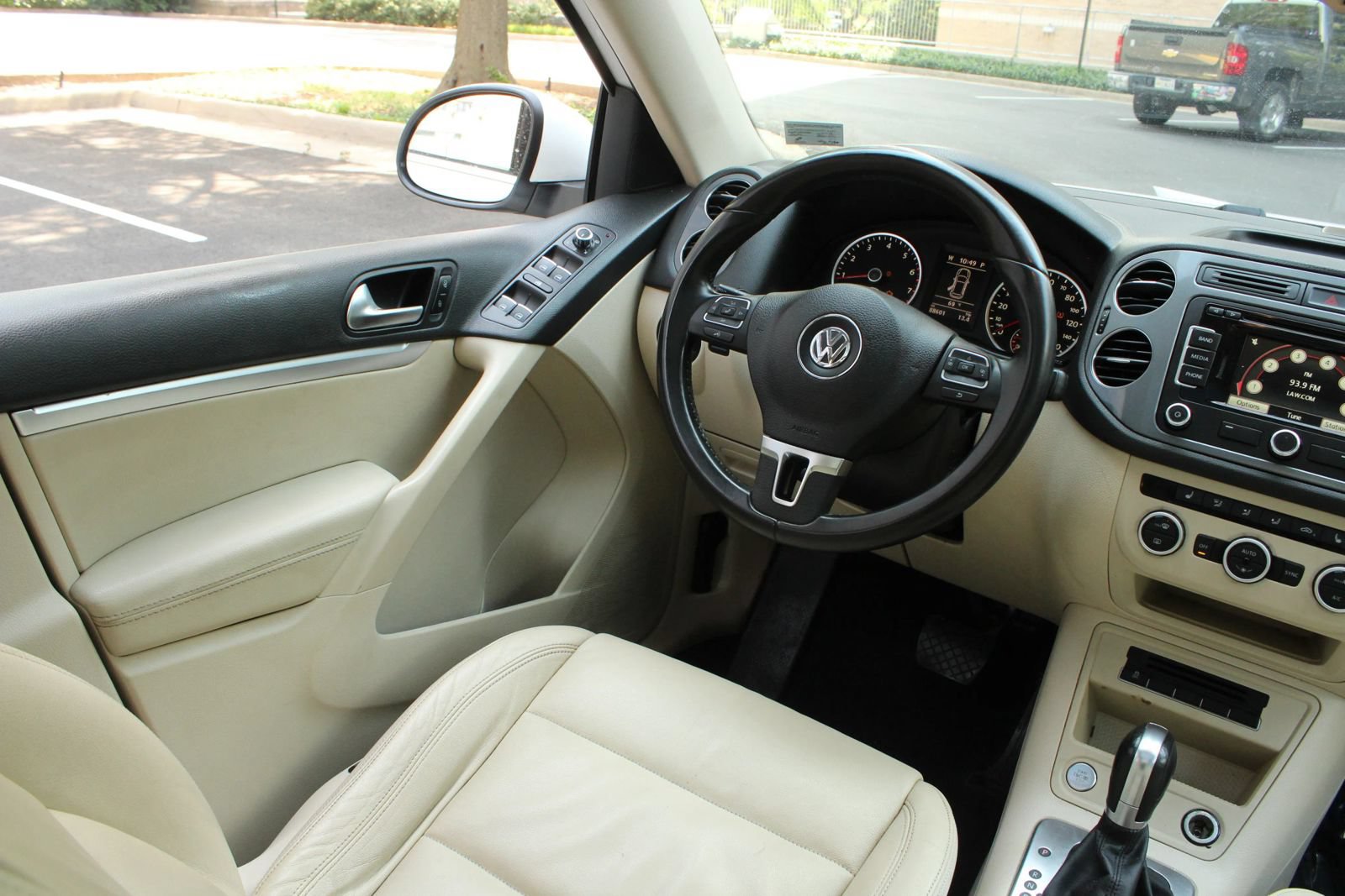 Used 2013 Volkswagen Tiguan SEL FWD image 26