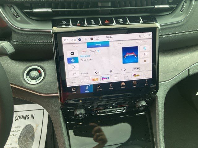 New 2025 Jeep Grand Cherokee Limited w/ Trailer Tow Package image 18