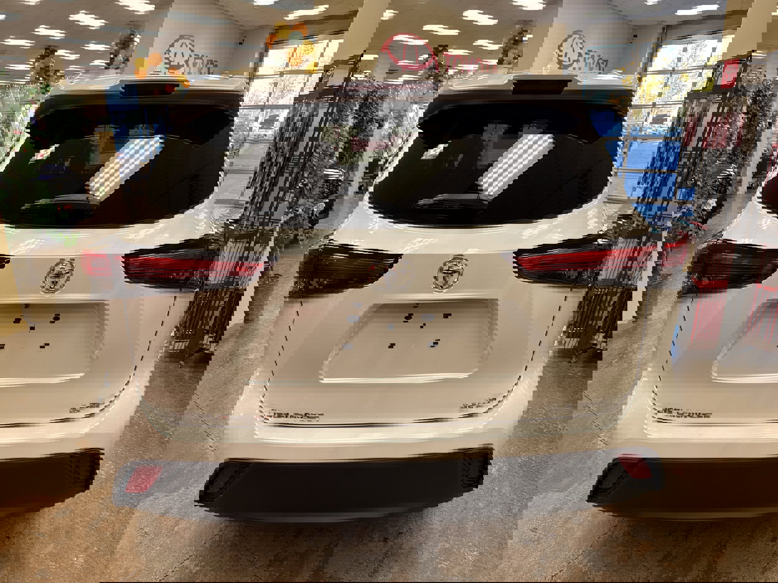 Used 2022 Toyota Highlander XLE image 9