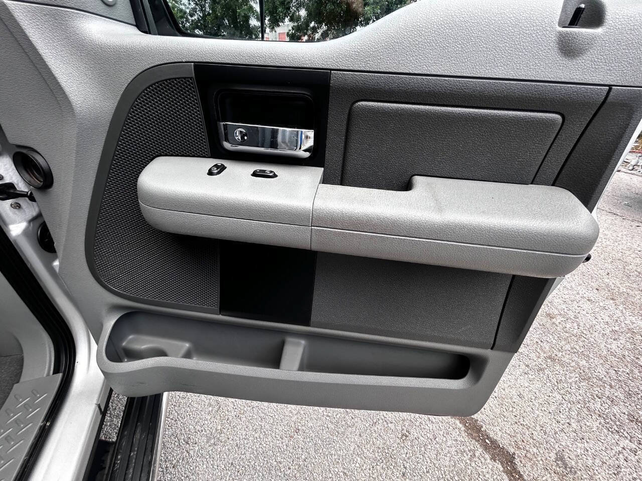 Used 2006 Ford F150 XLT RWD image 17