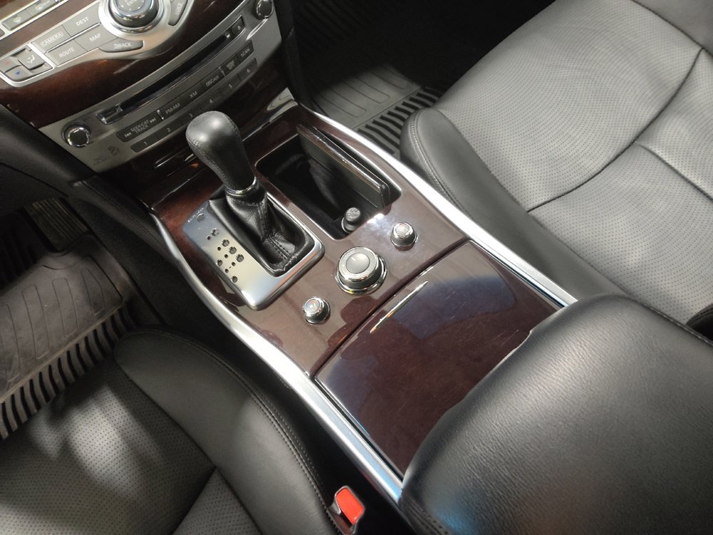 Used 2017 INFINITI Q70 3.7 image 26