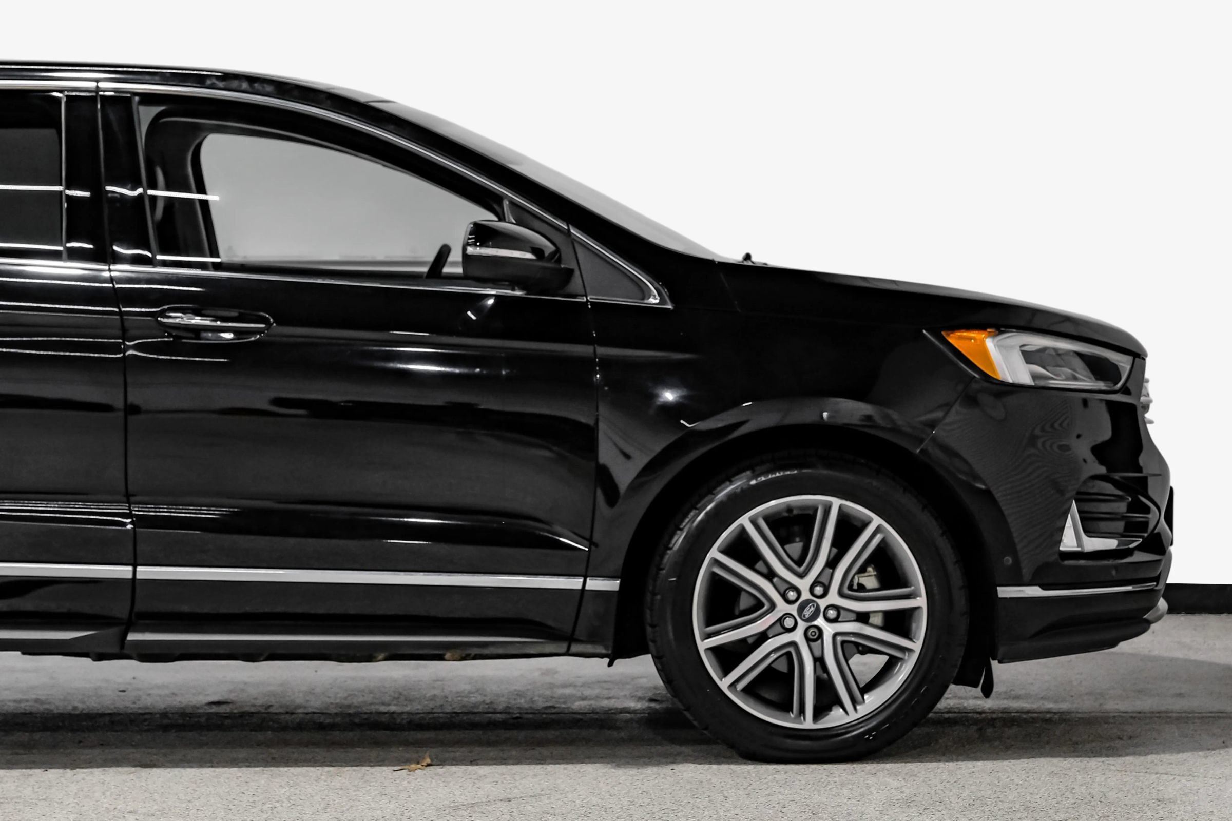 Used 2019 Ford Edge Titanium w/ Equipment Group 301A FWD image 13