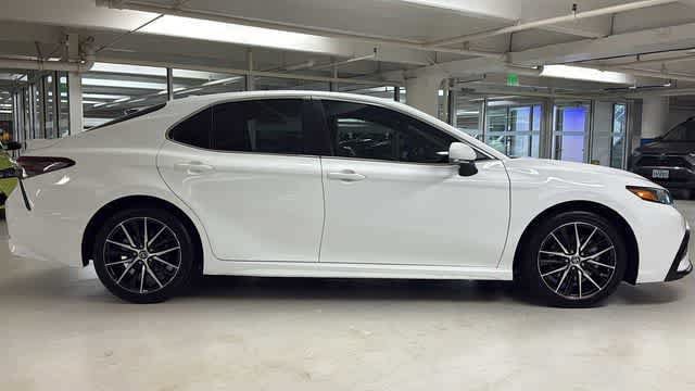 Used 2023 Toyota Camry SE w/ Cold Weather Package FWD image 35