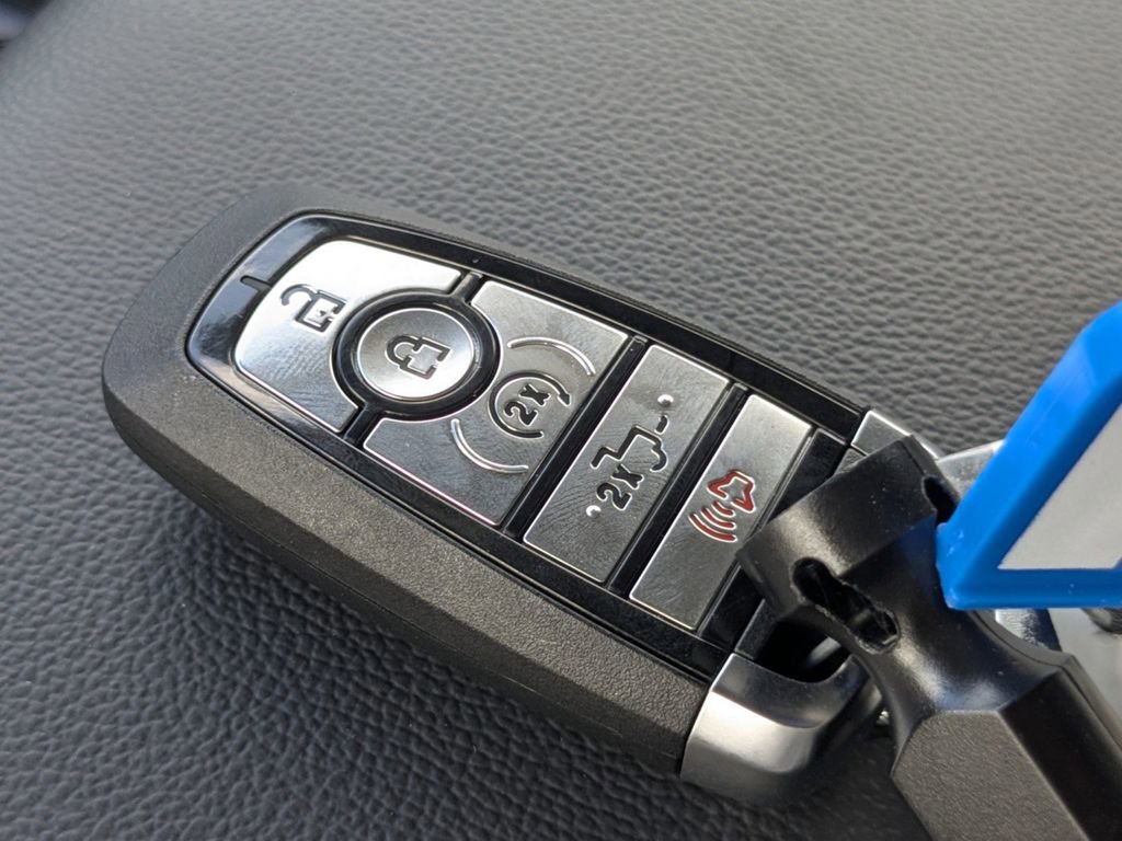 New 2026 Ford F250 Lariat w/ Black Appearance Package image 34