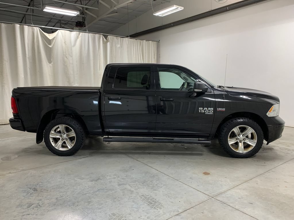 Used 2019 RAM 1500 Classic SLT w/ SLT Plus D←cor Group AWD/4WD image 12