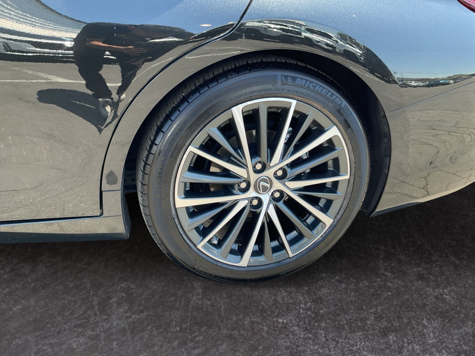 Used 2025 Lexus ES 300h w/ Premium Package FWD image 9