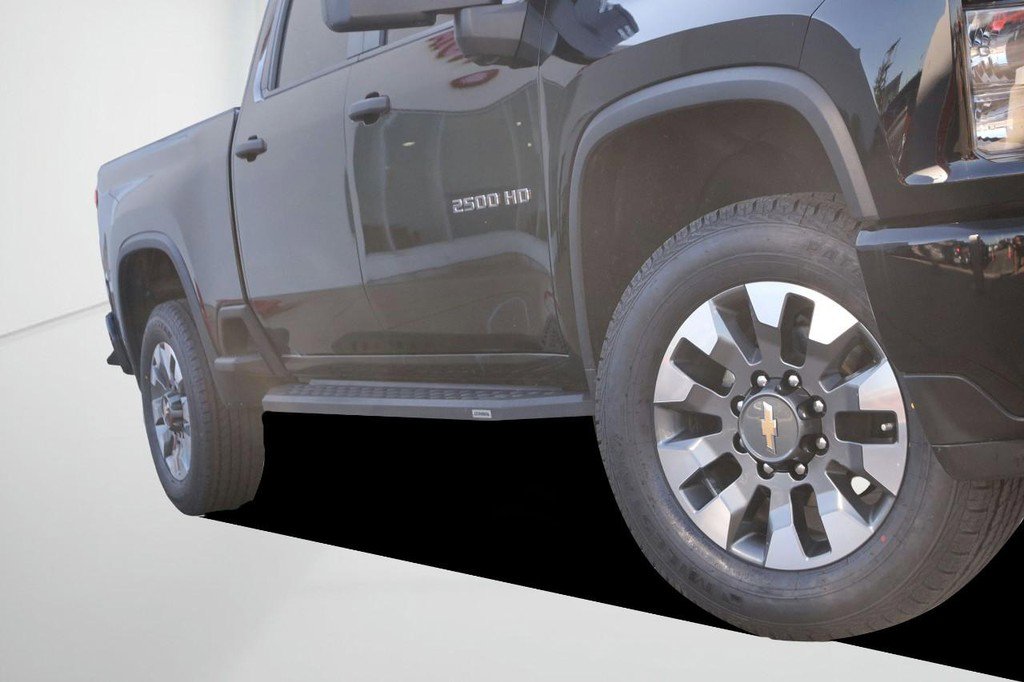 Used 2021 Chevrolet Silverado 2500 Custom w/ Custom Value Package image 3