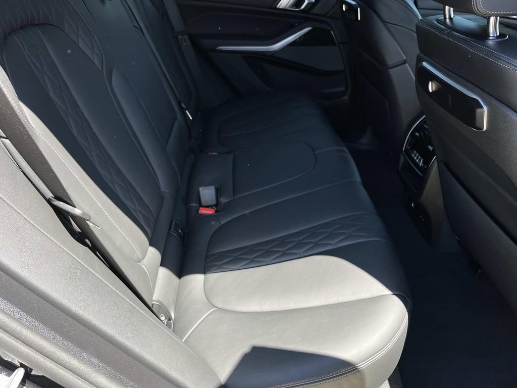 Used 2024 BMW X5 xDrive40i w/ M Sport Package AWD/4WD image 21