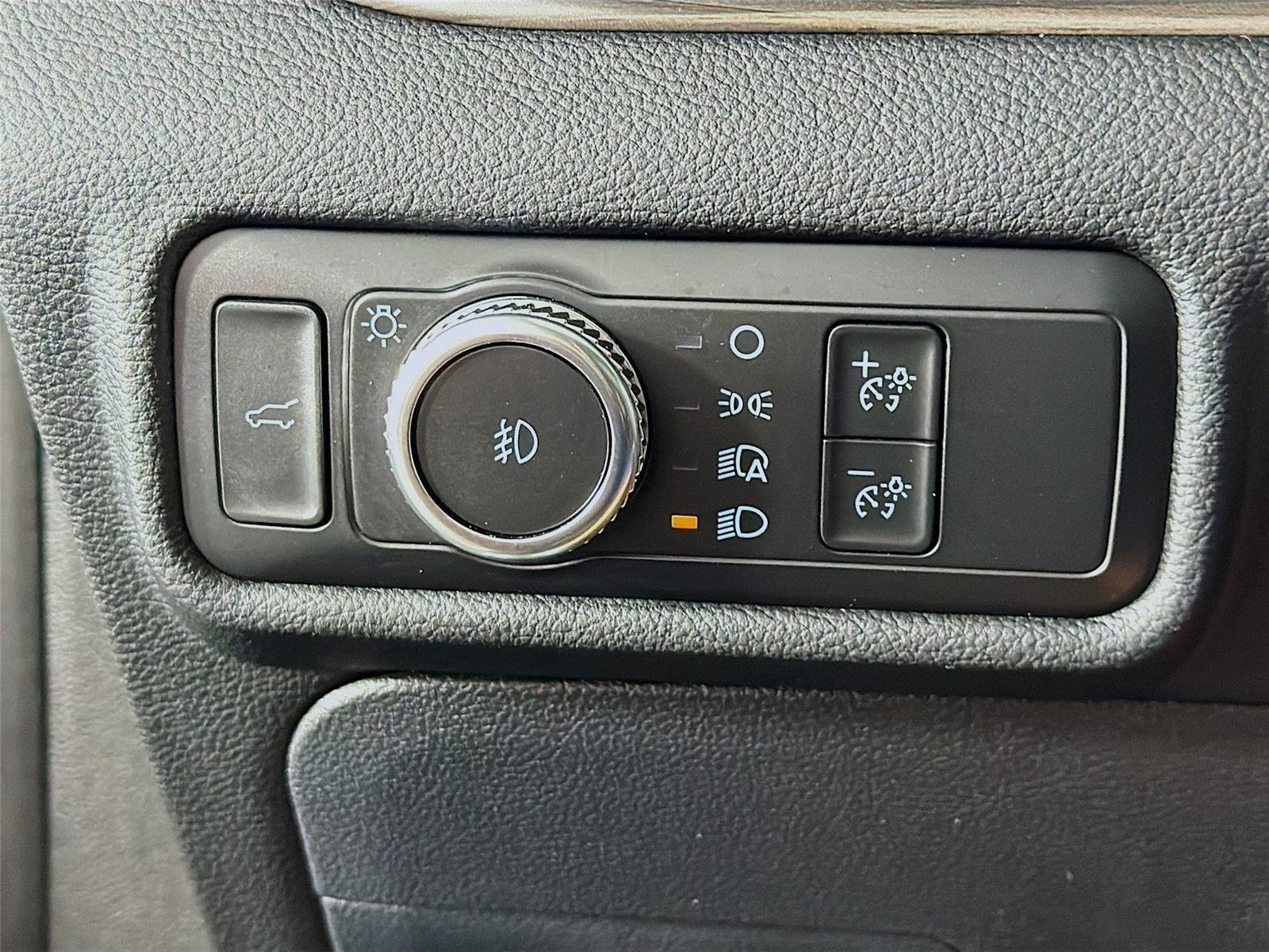 Used 2022 Ford Explorer Limited w/ Equipment Group 301A RWD image 9