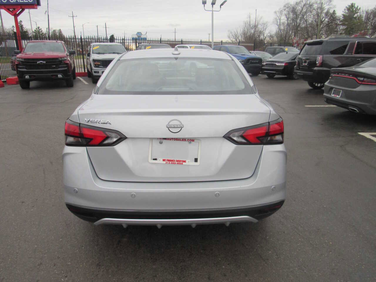 Used 2025 Nissan Versa SV image 6