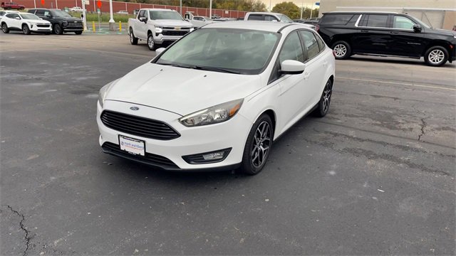 Used 2018 Ford Focus SE w/ SE Appearance Package image 3