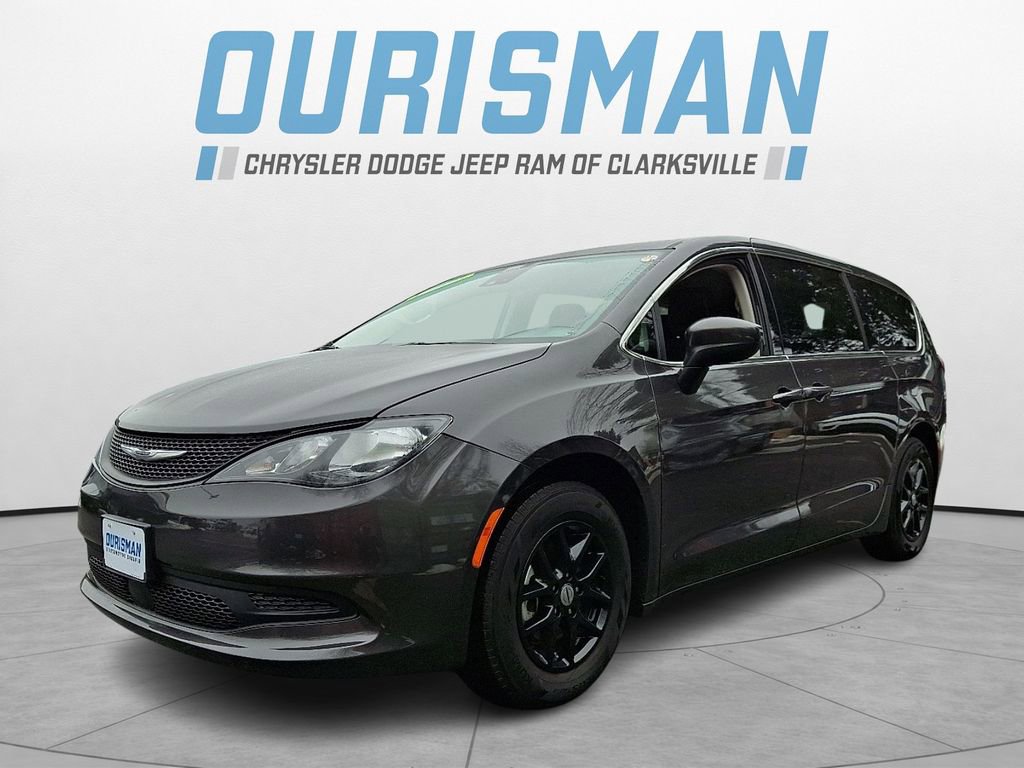 Used 2023 Chrysler Voyager LX image 3