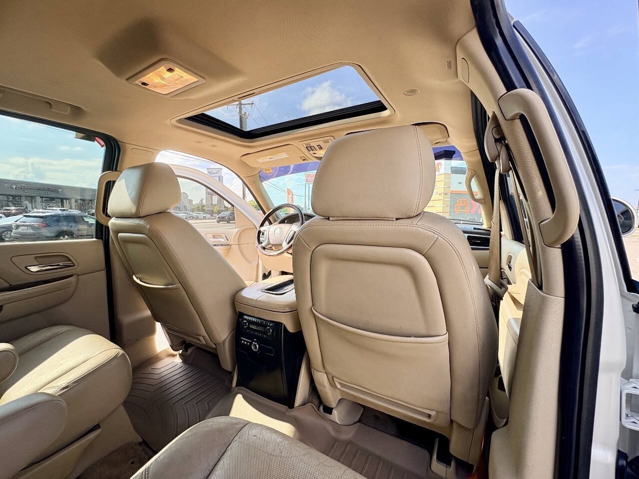 Used 2014 Cadillac Escalade Luxury AWD/4WD image 31