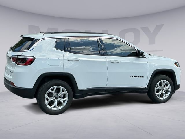 Used 2025 Jeep Compass Latitude AWD/4WD image 6