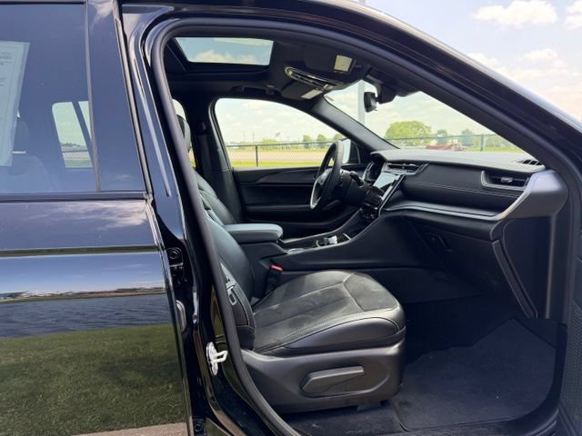 Used 2025 Jeep Grand Cherokee Altitude AWD/4WD image 11