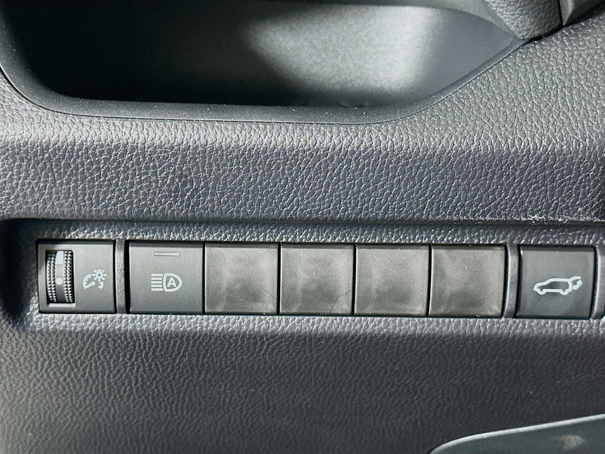 Used 2025 Toyota RAV4 XLE w/ Convenience Package FWD image 17