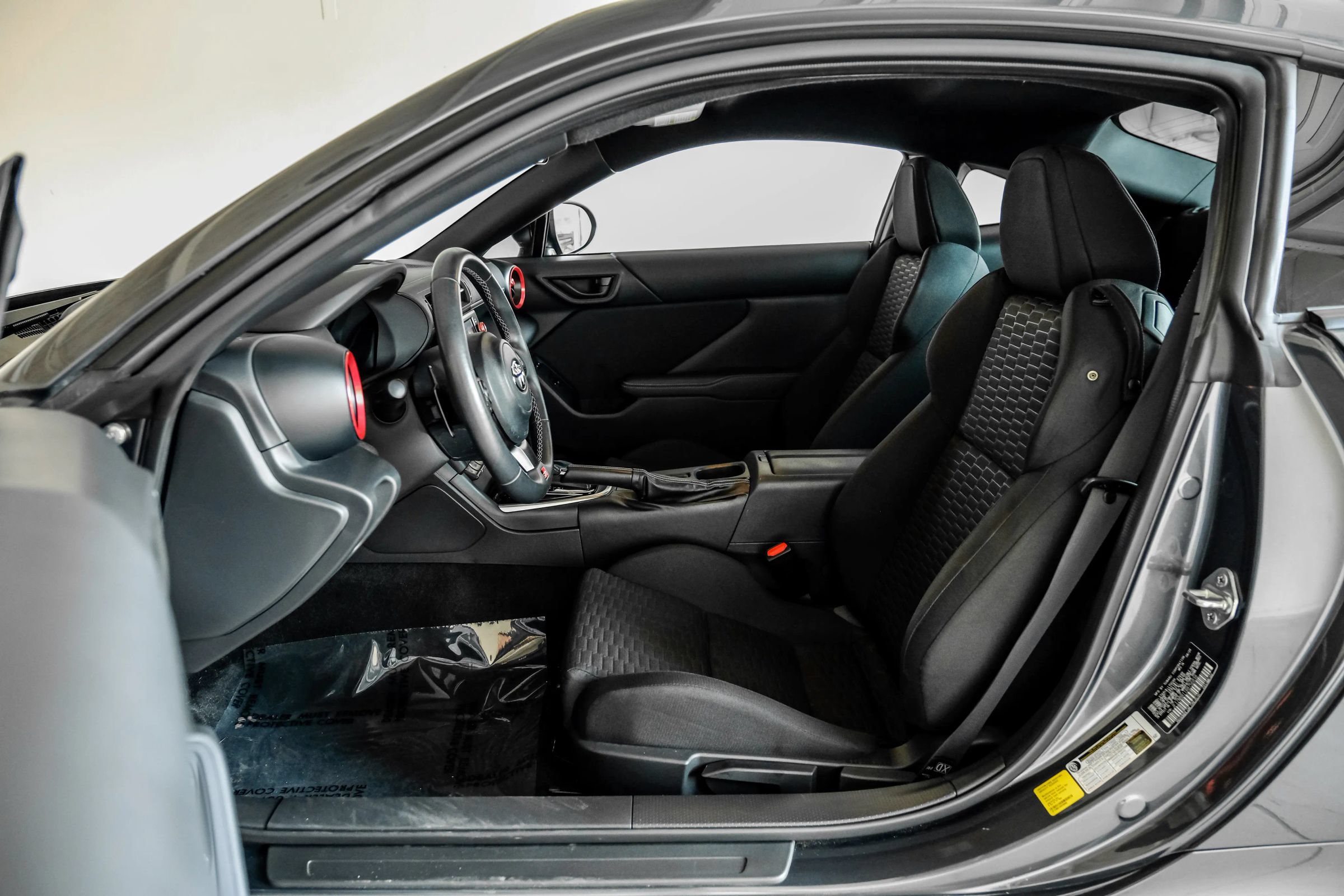 Used 2024 Toyota GR86 RWD image 3