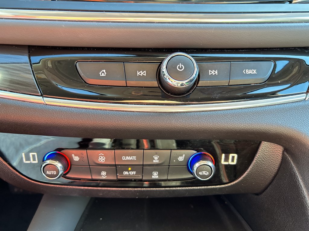 Used 2020 Buick Enclave Essence FWD image 28