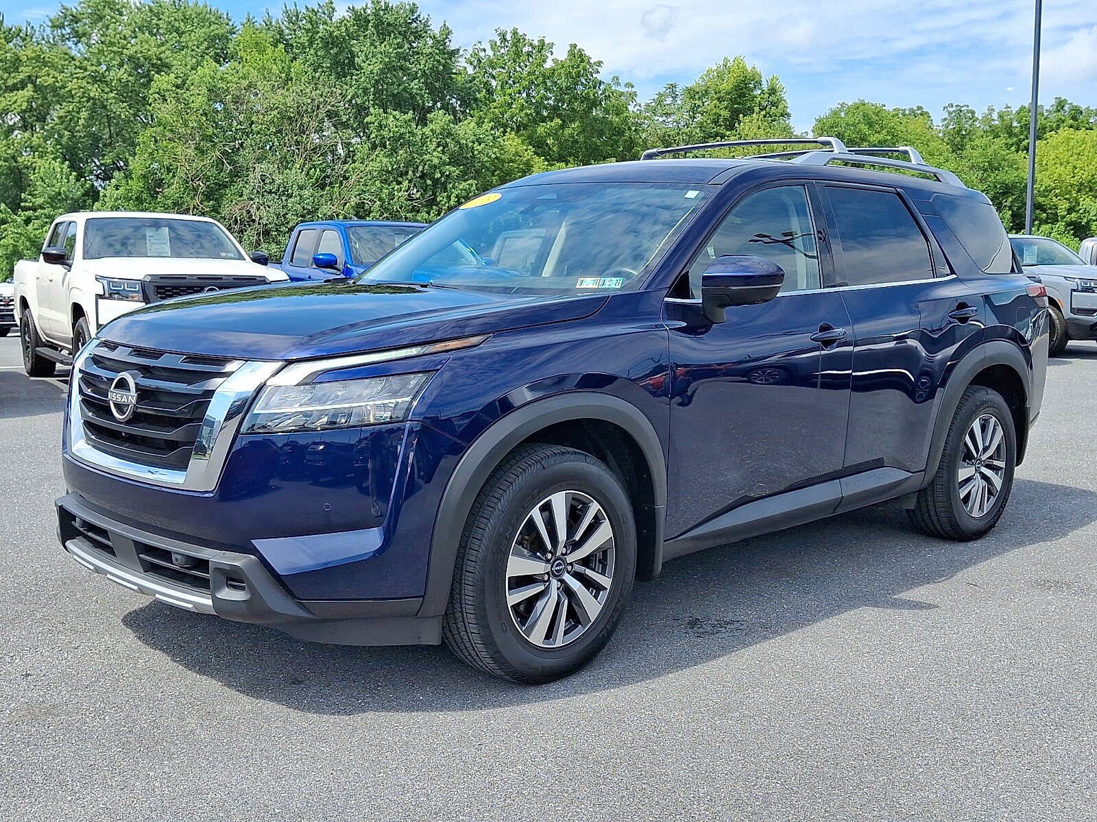 Certified 2023 Nissan Pathfinder SL AWD/4WD image 3
