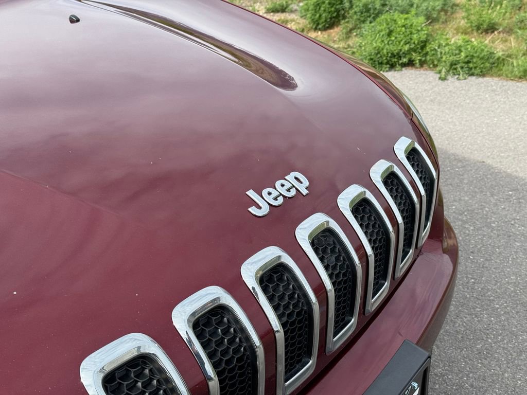Used 2018 Jeep Cherokee Latitude AWD/4WD image 16