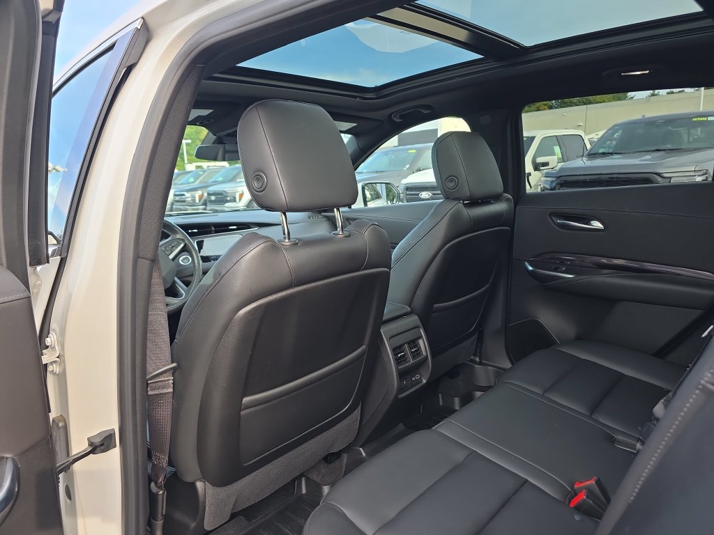 Used 2021 Cadillac XT4 Luxury w/ Cold Weather Package AWD/4WD image 19