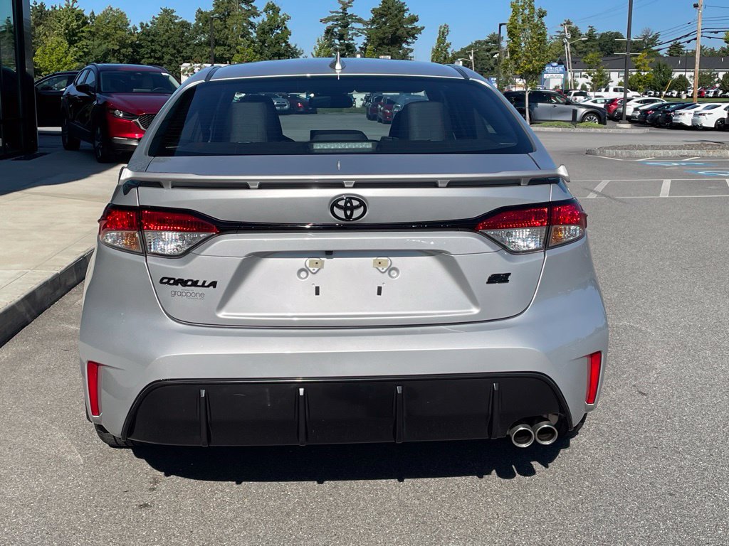 Used 2025 Toyota Corolla SE w/ SE Premium Package FWD image 5