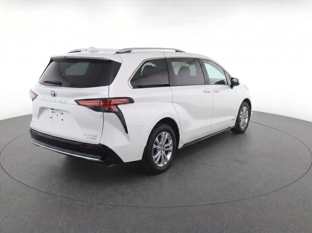 Used 2023 Toyota Sienna Platinum AWD/4WD image 5