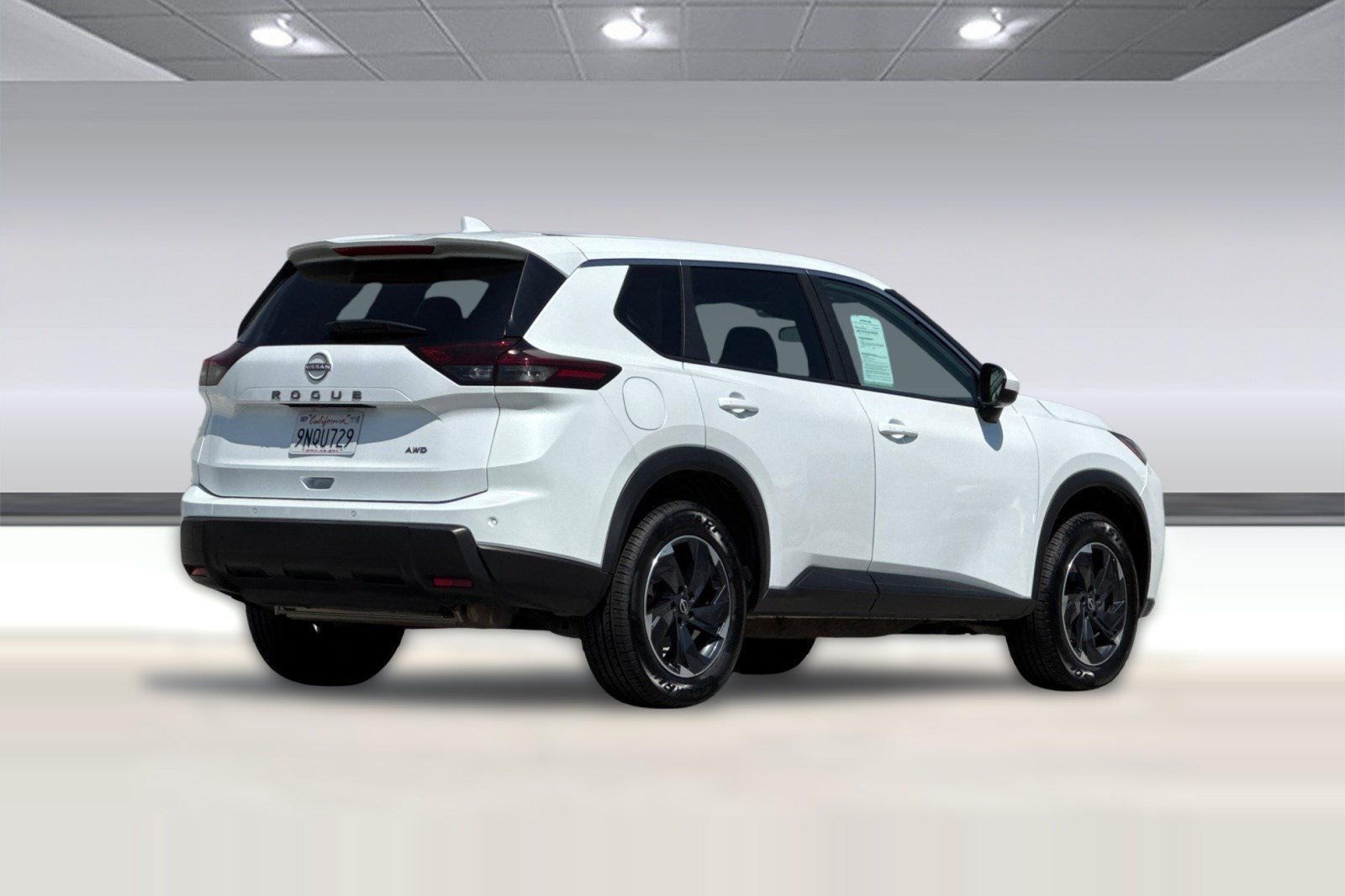 Used 2025 Nissan Rogue SV AWD/4WD image 9