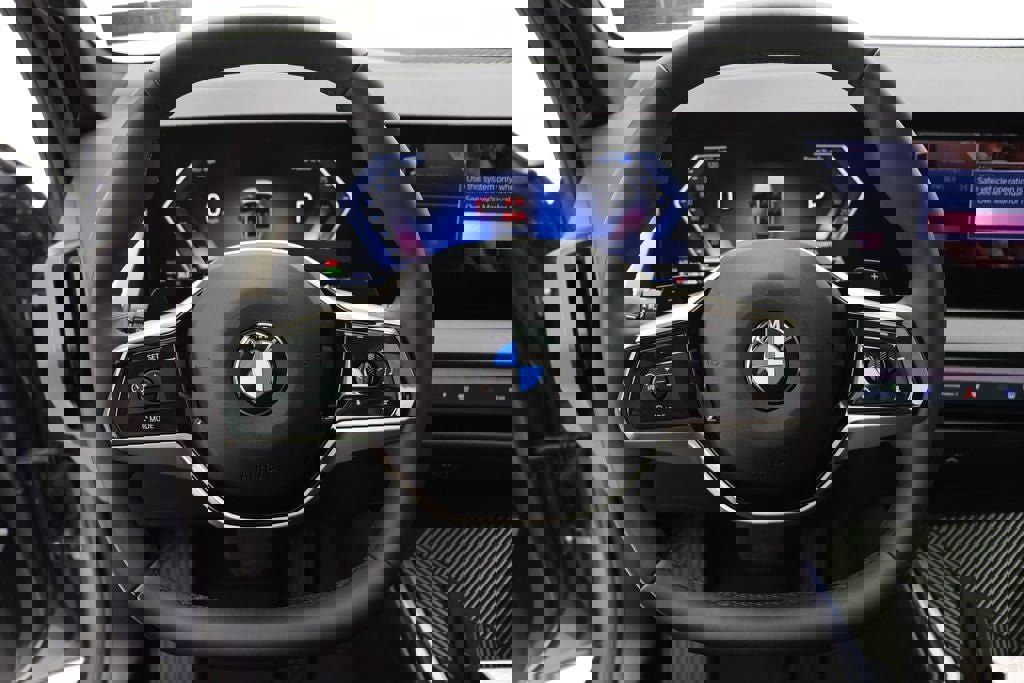 Used 2025 BMW X3 xDrive30i w/ Premium Package image 18