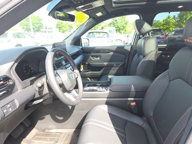 Used 2025 Honda Pilot TrailSport image 16