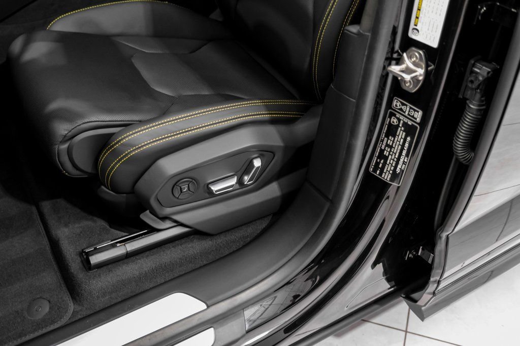 Used 2025 Lamborghini Urus Performante AWD/4WD image 34