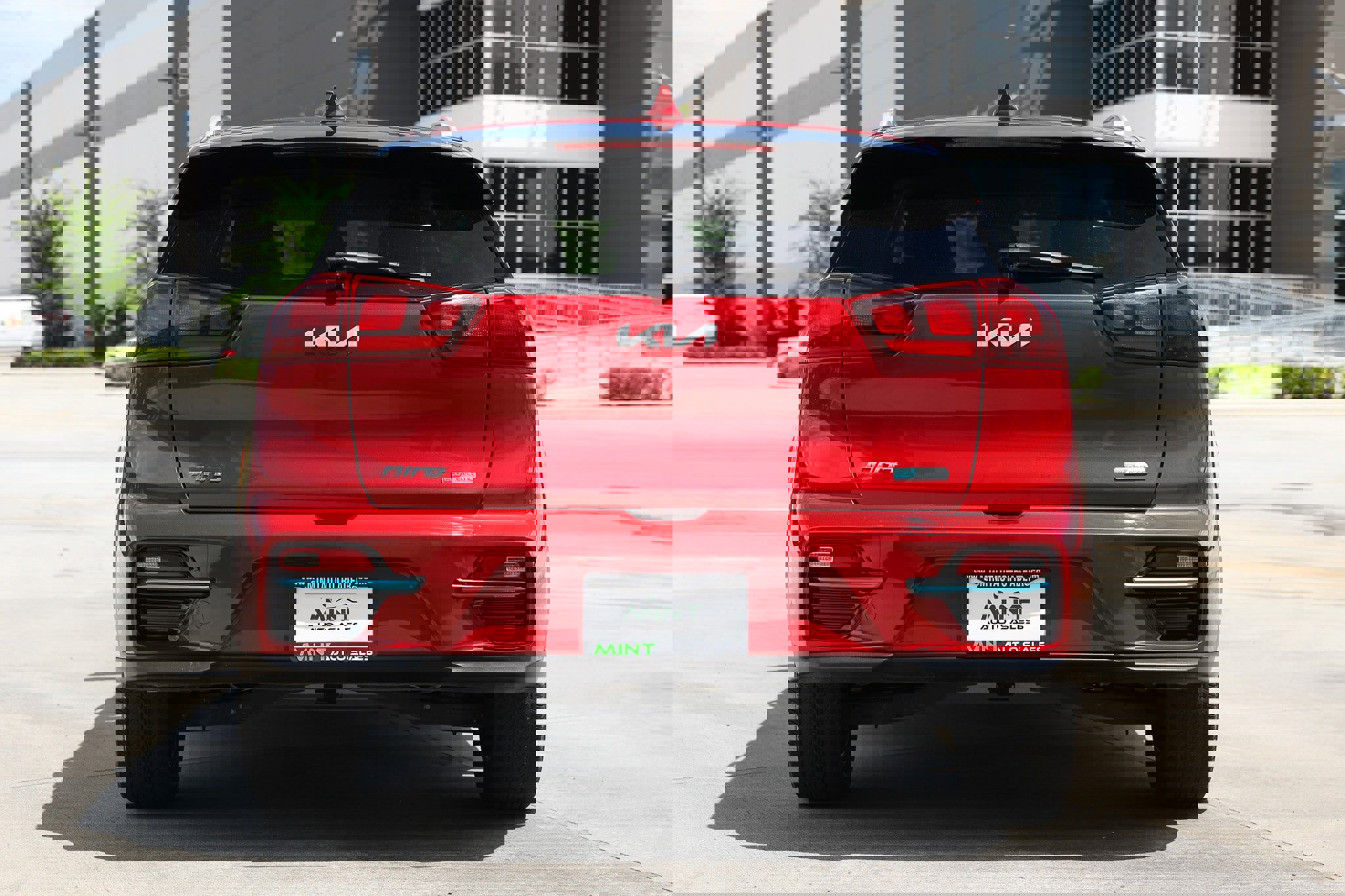 Used 2022 Kia Niro EX FWD image 11