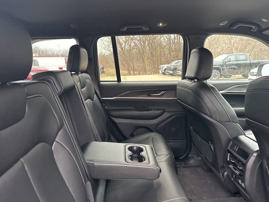 Used 2024 Jeep Grand Cherokee Limited image 12