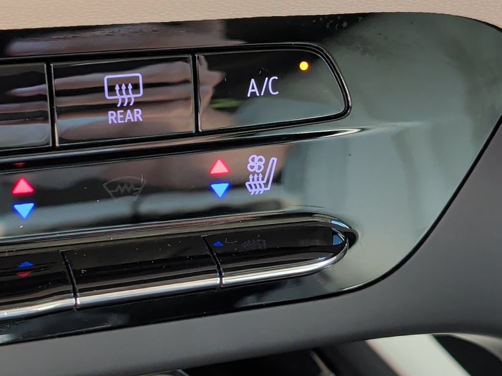 Used 2023 Buick Envision Avenir AWD/4WD image 27